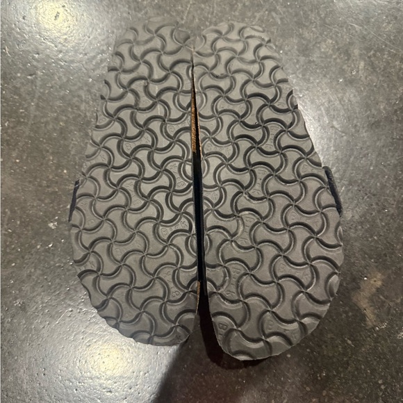 Birkenstock Madrid Big Buckle High Shine Sandals
$160 Retail - Picture 4 of 4